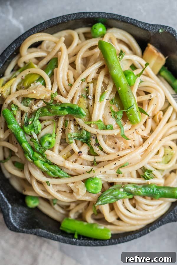 Creamy Spring Spaghetti with Asparagus, Leeks, and Peas 4 creamy spaghetti with leeks, peas, and asparagus