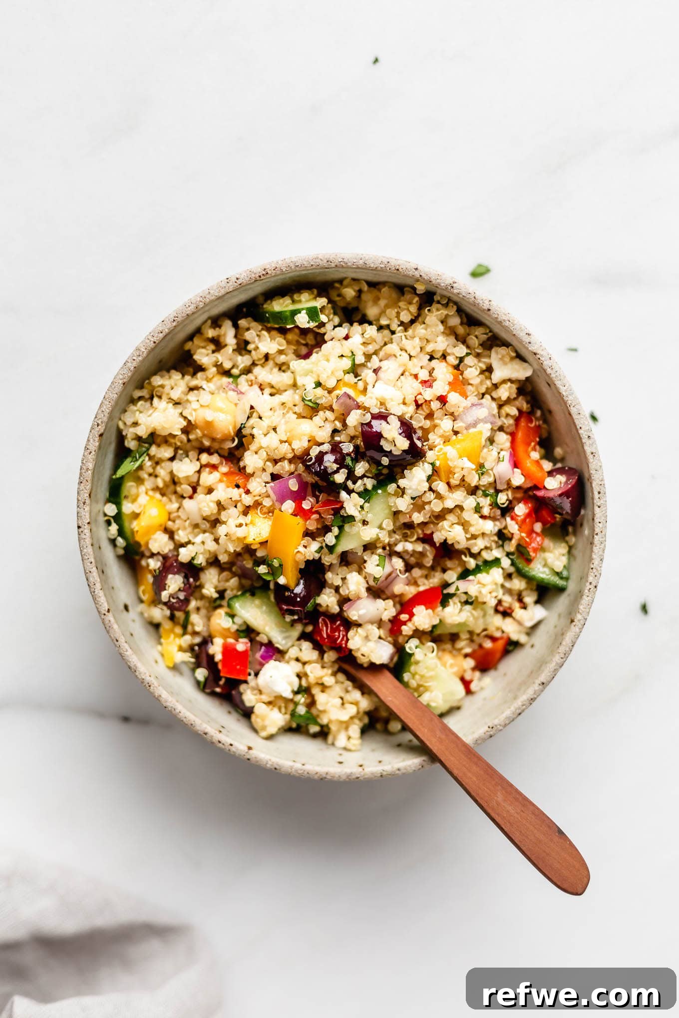 Vibrant Mediterranean Quinoa Bowl 2 A beautifully presented bowl of Mediterranean quinoa salad, showcasing its vibrant ingredients.