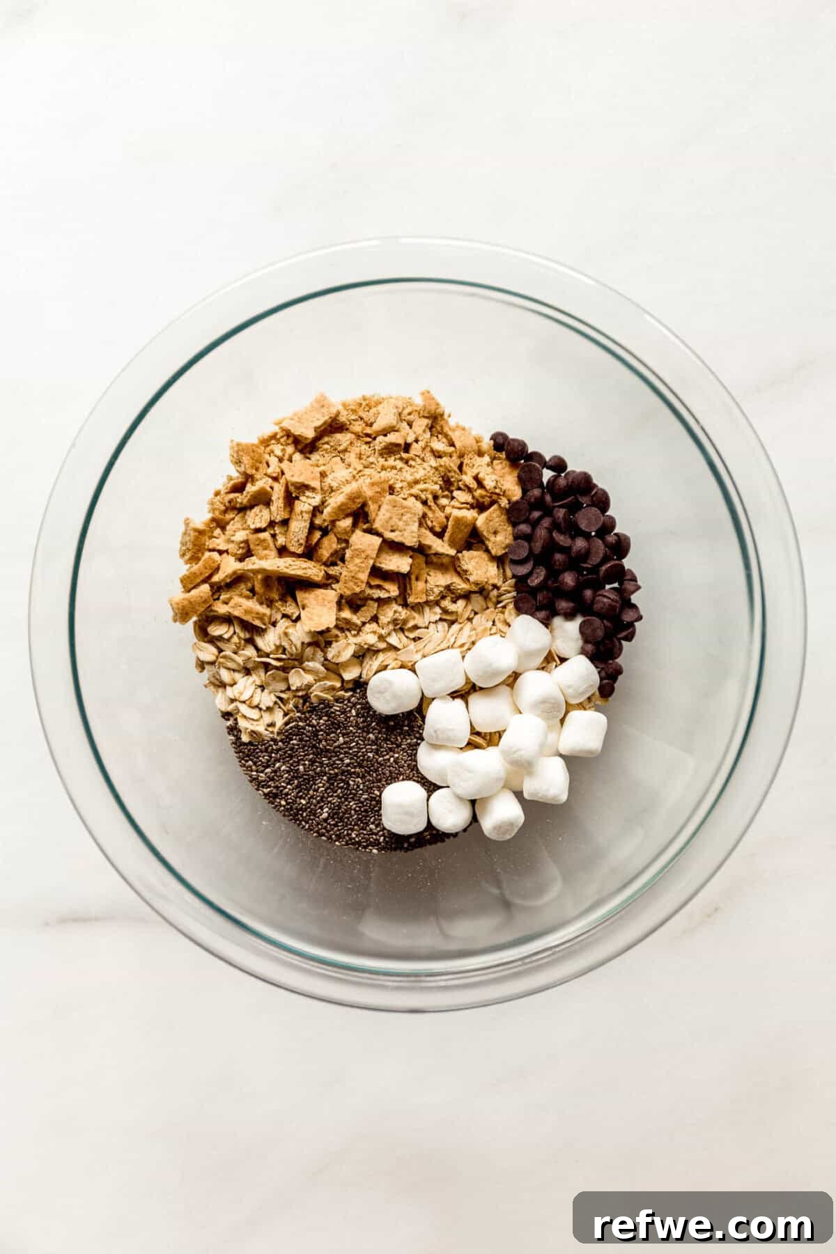 S'mores Overnight Oats with Chocolate and Marshmallow 4 S'mores overnight oats.