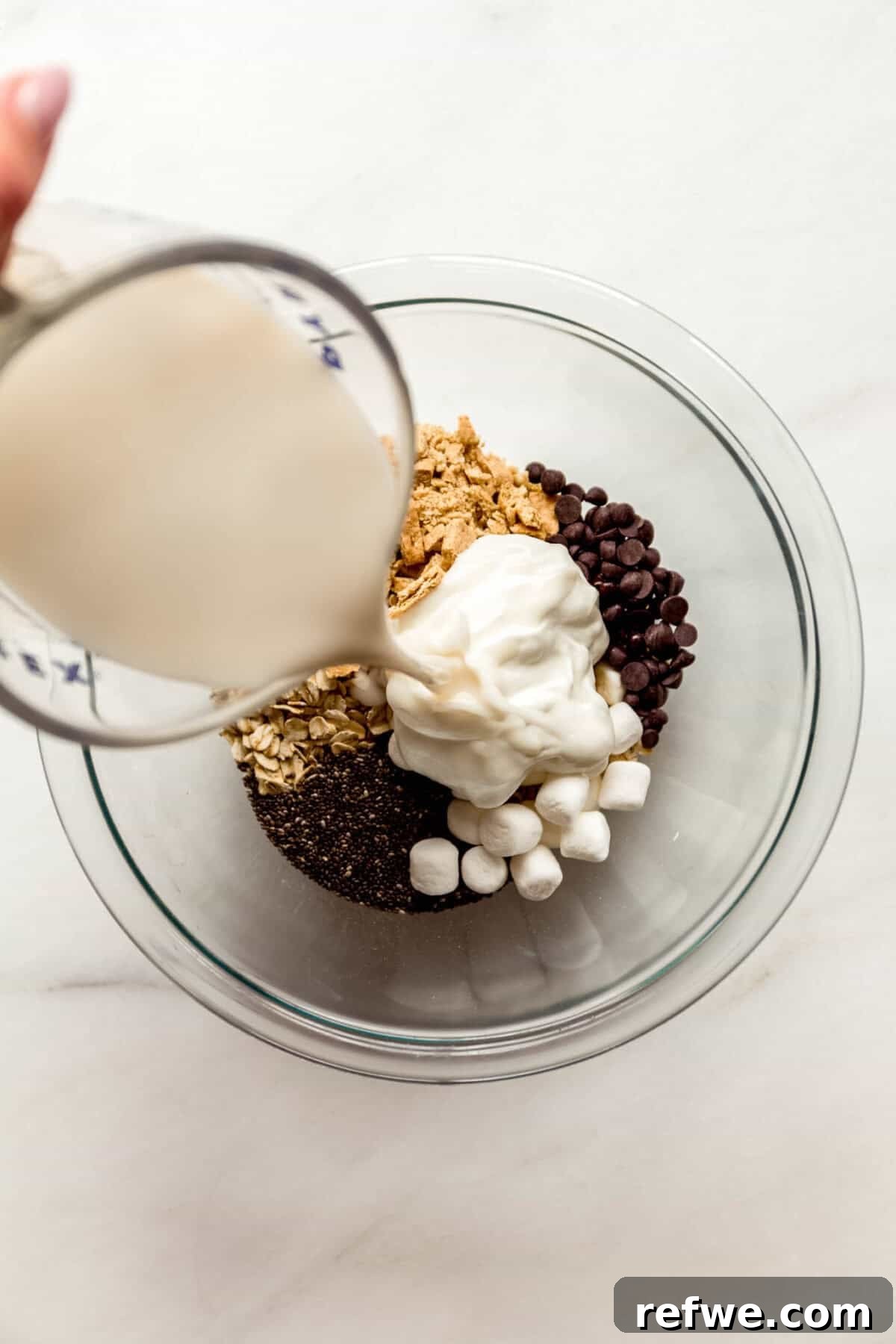 S'mores Overnight Oats with Chocolate and Marshmallow 5 S'mores overnight oats.